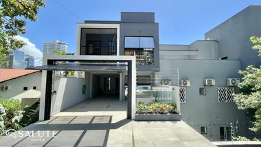 house em Rua Cruz e Sousa, Praia dos Amores - Balneário Camboriú - SC