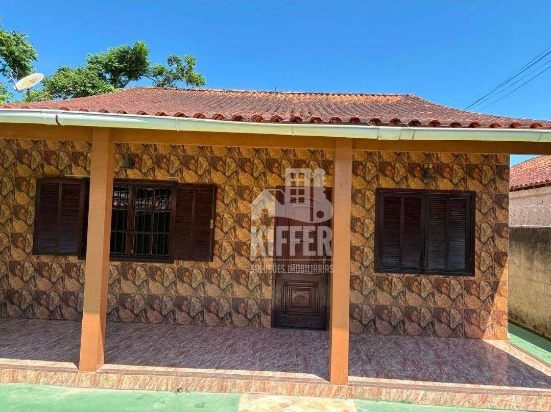 CASA ESPETACULAR EM MARICÁ – 400m² | 5 QUARTOS | LAZER COMPLETO!