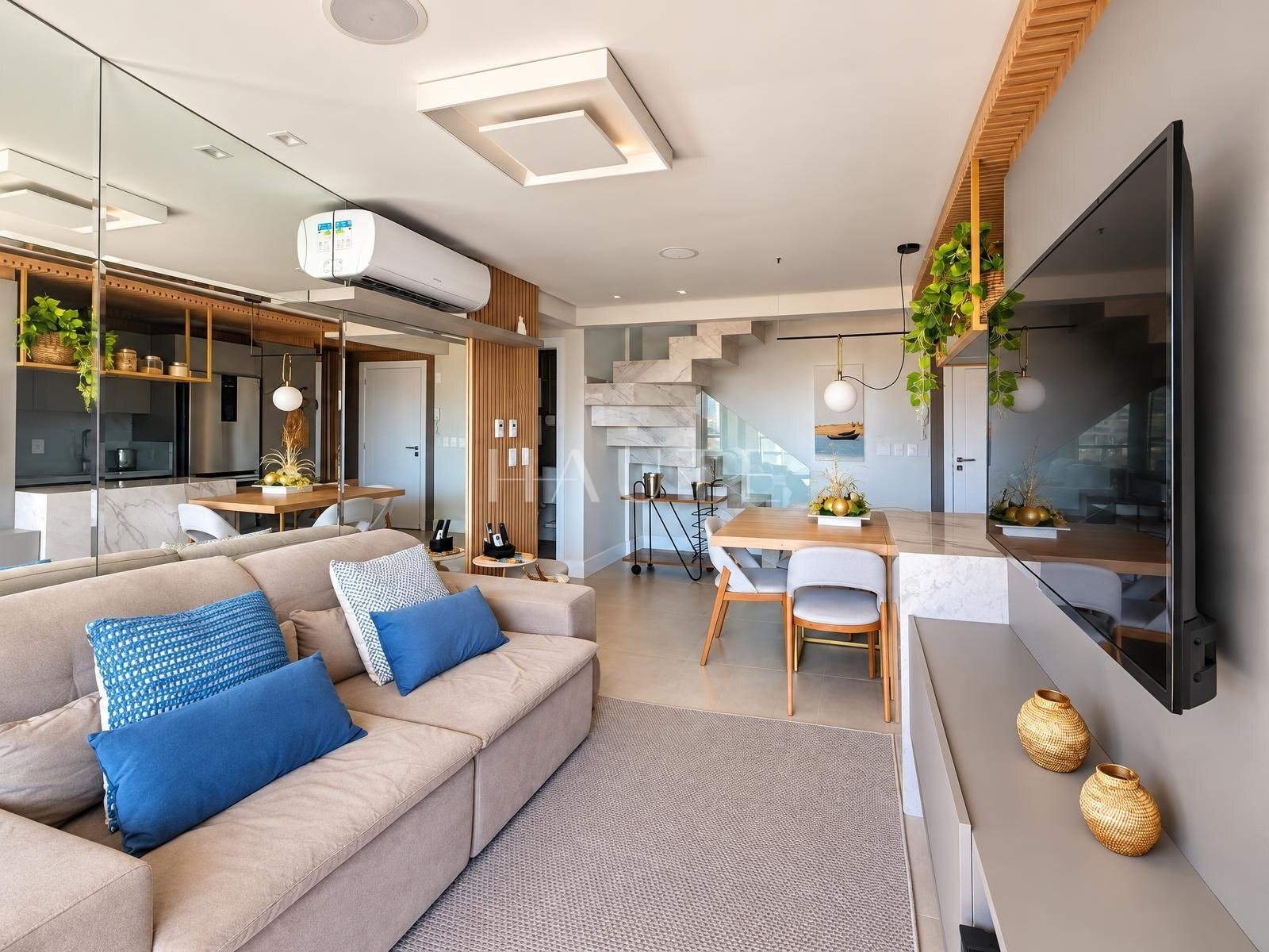 Apartamento 2 dormitórios c/ suíte e vista mar no Di Capri