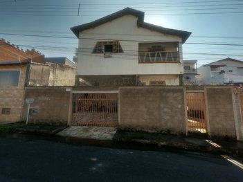 house em Rua Miguel de Lucca, Jardim Zinoca - Varginha - MG