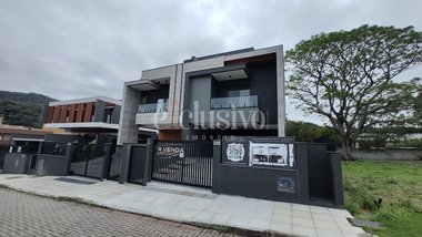 house em Rodovia Doutor Antônio Luiz Moura Gonzaga, Rio Tavares - Florianópolis - SC