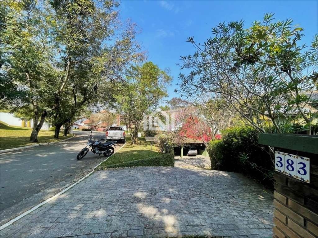 casa a venda no condomínio Euroville - entrada garagem