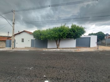 house em Avenida Castro Alves, Setor José de Oliveira Martins - Mineiros - GO