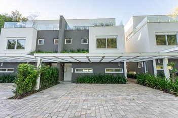 house em Rua Doutor Ney de Castilhos Ferreira, Pedra Redonda - Porto Alegre - RS