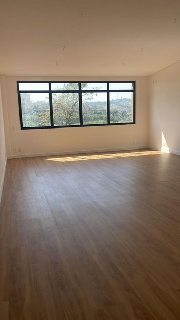 office em Rua Treze de Maio, Vila Olivo - Valinhos - SP