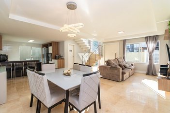 house em Avenida Senador Salgado Filho, Uberaba - Curitiba - PR