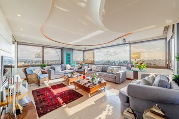 apartment em Rua Cônego Viana, Rio Branco - Porto Alegre - RS