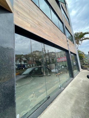 business em Estrada União e Indústria, Itaipava - Petrópolis - RJ