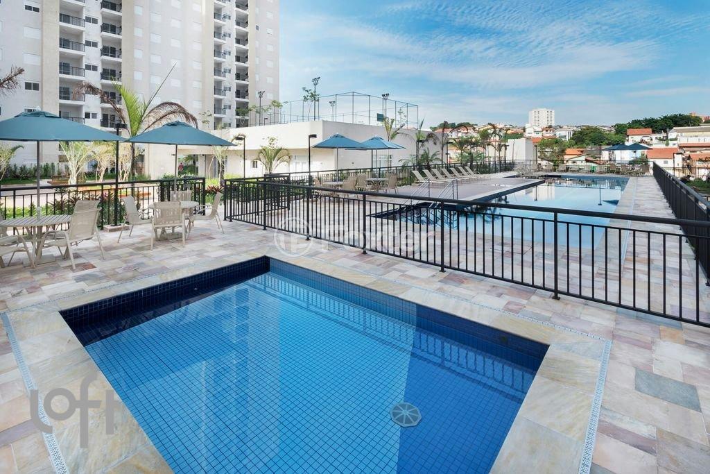 piscina-em-area-de-lazer-condominial