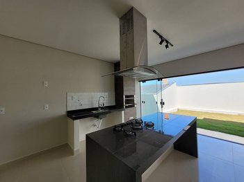 house em Rua Silvio de Campos Gurgel, Jardim Cambuí - Botucatu - SP