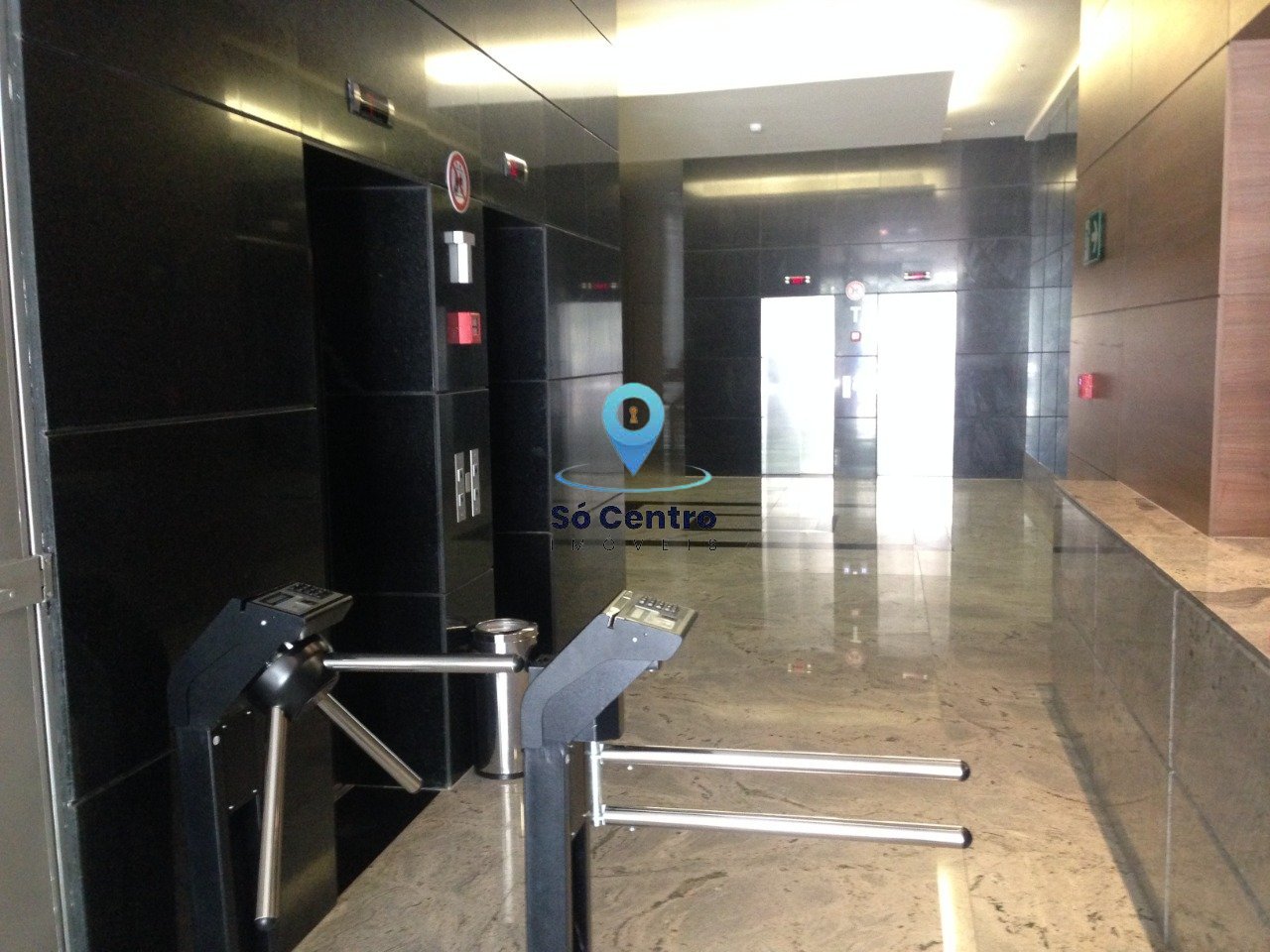 Colen_Hall_Elevadores_1