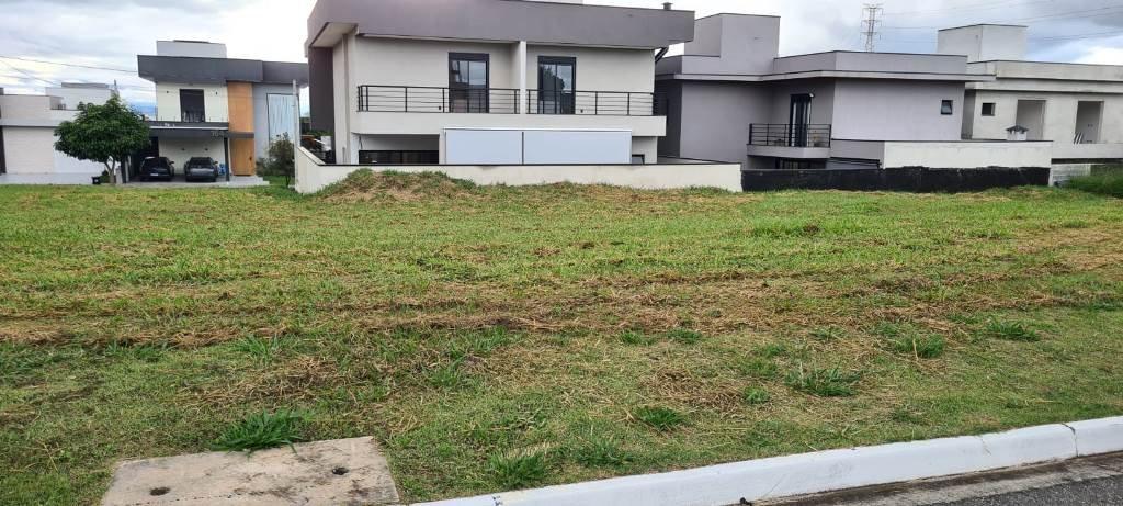 TERRENO PLANO NUM DOS MELHORES CONDOM�NIO FECHADO DE S�O JOS� DOS CAMPOS