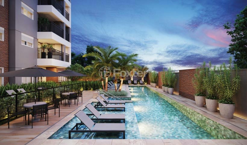 piscina-com-espreguicadeiras-e-vista-para-o-predio