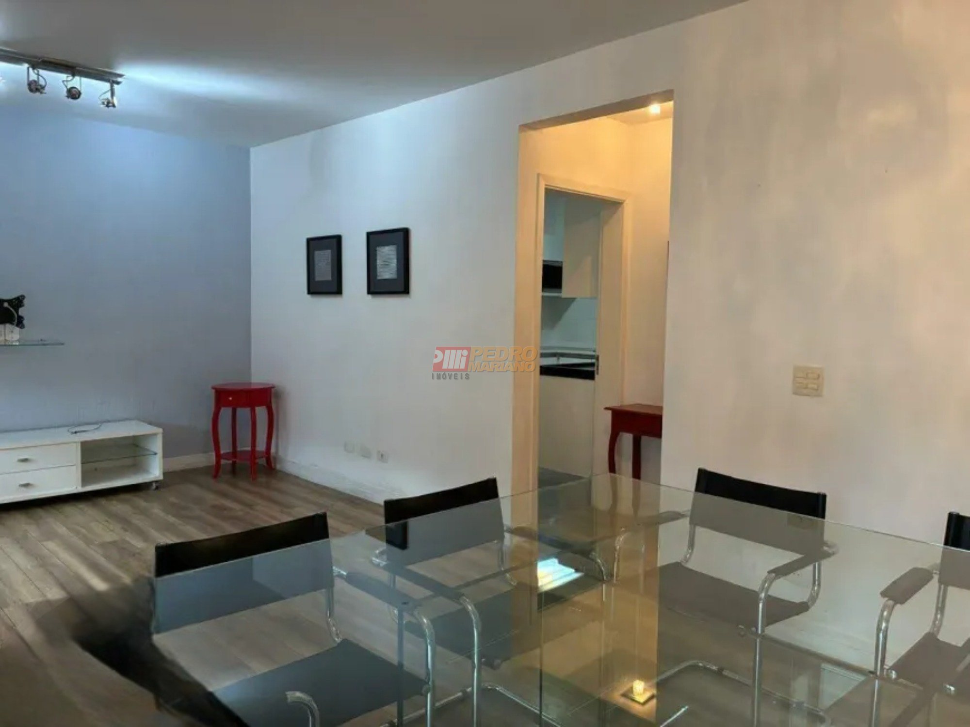 4-Photoroom