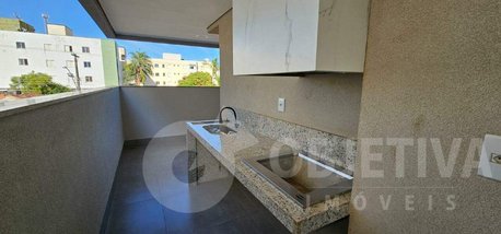 apartment em Avenida Salomão Abrahão, Segismundo Pereira - Uberlândia - MG