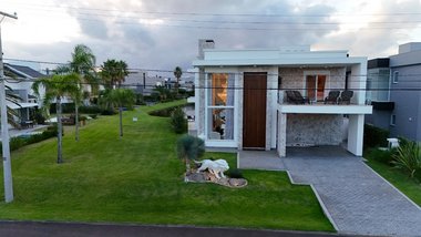 house em Rua Rio Jacuí, Centro - Xangri-Lá - RS