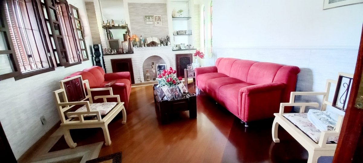 Casa com 3 quartos — Ouro Preto, Belo Horizonte