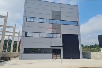 industrial em Avenida Dellapar, Portão - Arujá - SP