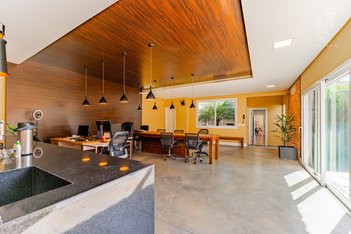 commercial_building em Rua Gardênio Scorzato, Pilarzinho - Curitiba - PR