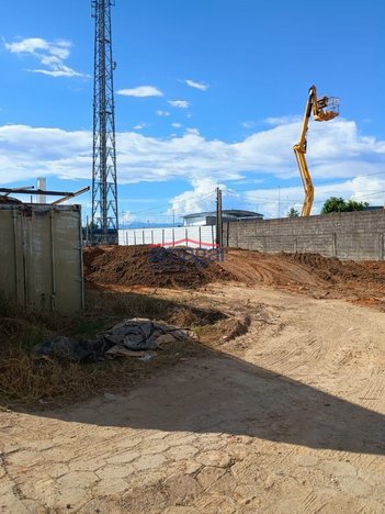 commercial_building em Rodovia Presidente Dutra, Parque Meia Lua - Jacareí - SP