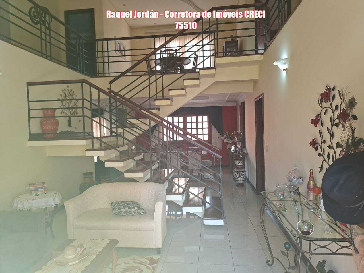 UM LINDO SOBRADO COM 4 SU�TES NO CONDOM�NIO FECHADO AQUARIUS II