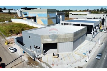 industrial em Avenida Renova, Jardim Fazenda Rincão - Arujá - SP