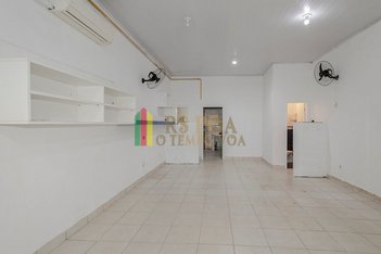 business em Avenida Amynthas Jacques de Moraes, Humaitá - Porto Alegre - RS