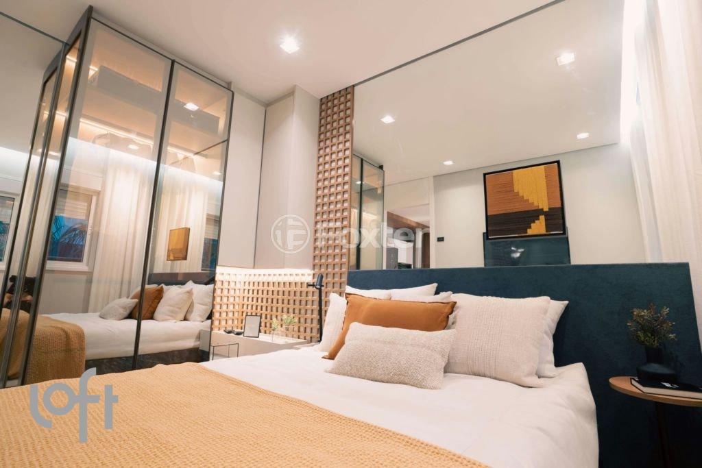 quarto-moderno-com-espelhos-e-decoracao-aconchegante