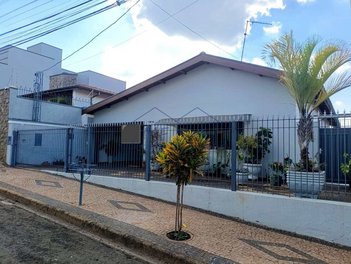 house em Rua Pereira Bueno, Jardim Petrópolis - Pirassununga - SP