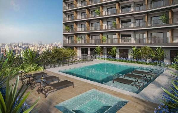 area-de-lazer-com-piscina-e-deck-de-madeira