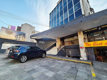 business em Rua Vinte e Quatro de Outubro, Auxiliadora - Porto Alegre - RS