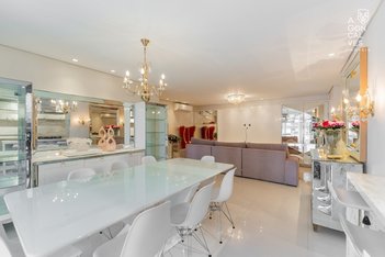 apartment em Rua Brasílio Itiberê, Água Verde - Curitiba - PR