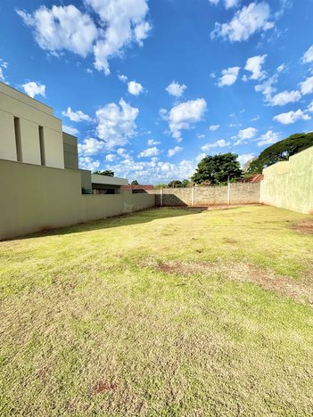 land_lot em Rua Pioneiro Carlos Bulla, Alto das Grevíleas - Maringá - PR