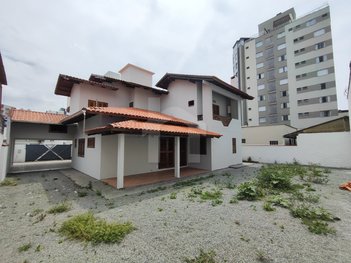 house em Rua Governador Jorge Lacerda, Centro - Jaraguá do Sul - SC