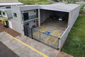 industrial em Rua Pioneiro Antonio Bernardes, Jardim Dias I - Maringá - PR