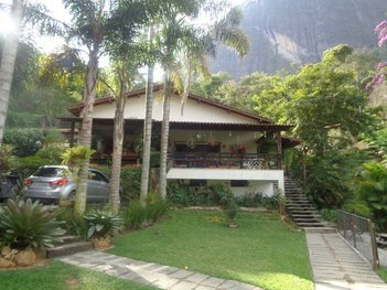 house em Estrada Professor José Landin, Araras - Petrópolis - RJ