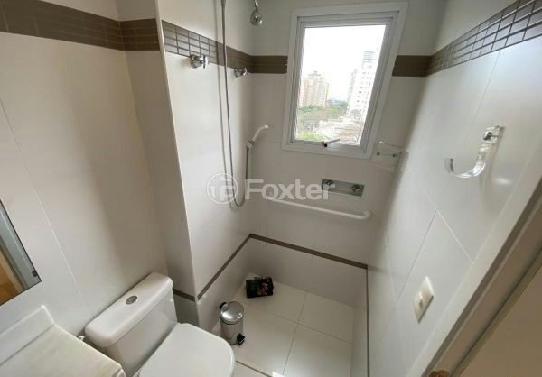 1740677448760-banheiro_dormitorio2.jpeg