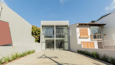 business em Avenida João Wallig, Passo da Areia - Porto Alegre - RS
