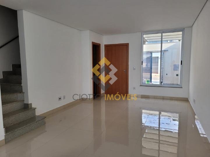 Casa com 3 quartos — Santa Rosa, Belo Horizonte