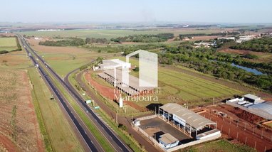 industrial em Avenida Virgílio Franceschi, Distrito Industrial IV - Pederneiras - SP