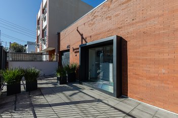 commercial_building em Rua Dezessete de Junho, Menino Deus - Porto Alegre - RS