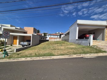 land_lot em Rua Carlos Manarini, Centro - Valinhos - SP